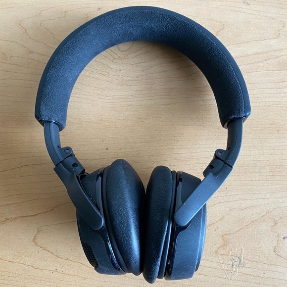 Bose SoundLink On-Ear Bluetooth Headphones - Triple Black - Picture 5 of 9